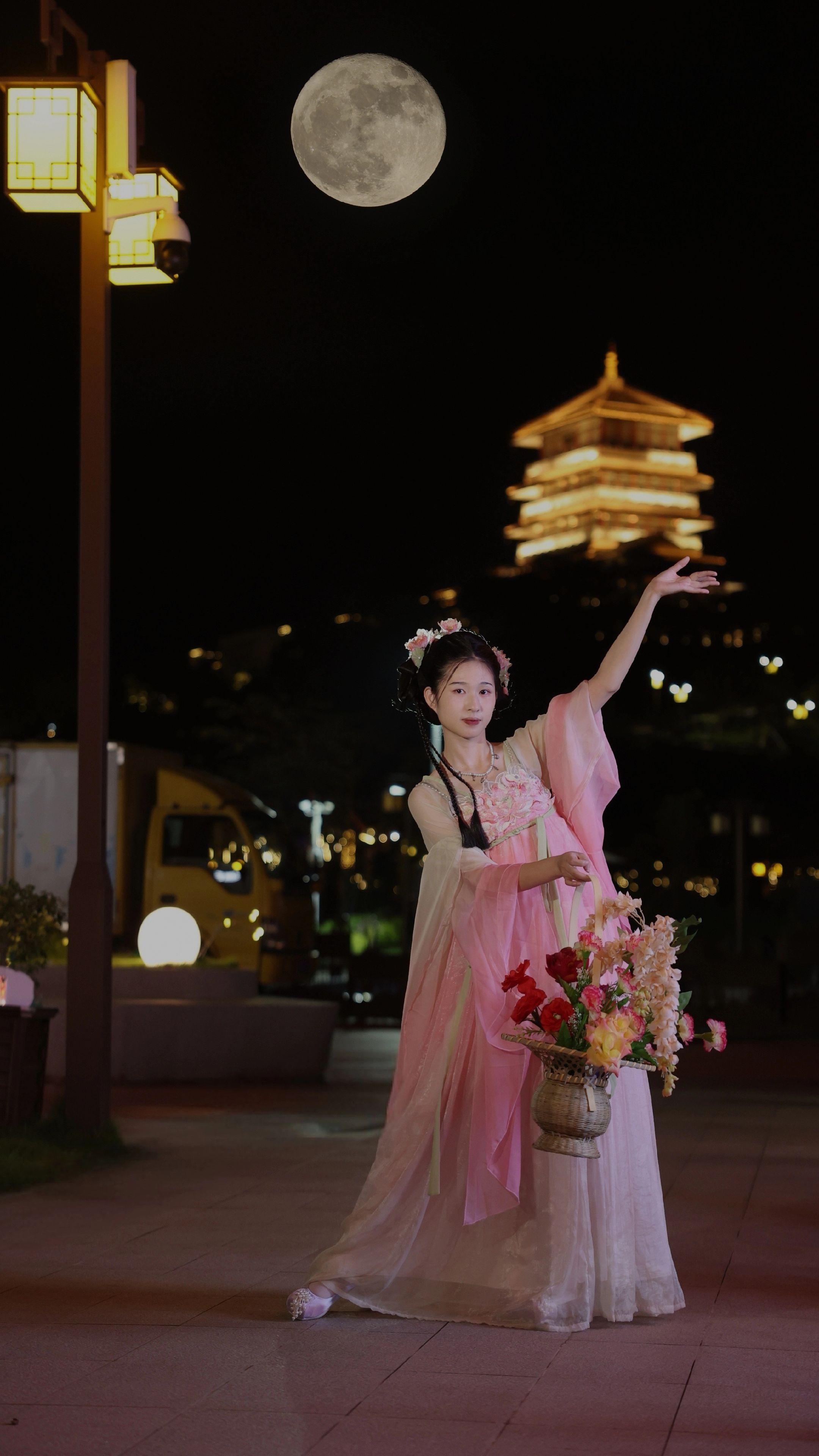 中秋赏月 今天你穿越了嘛 汉服