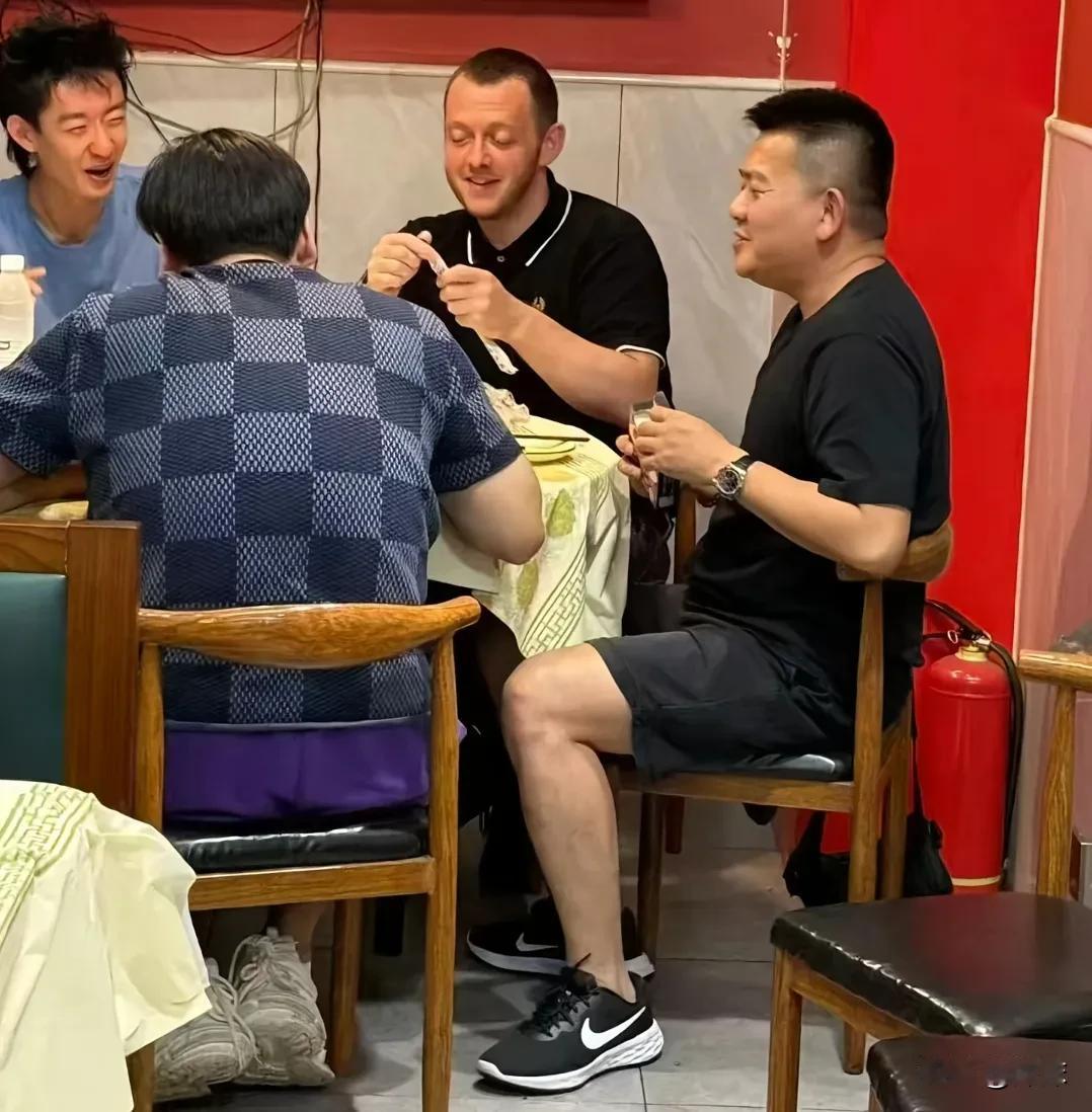 艾伦对中国球员非常友好，私下一起吃吃饭，挺开心、玉山公开赛艾伦1:5不敌吴宜泽，