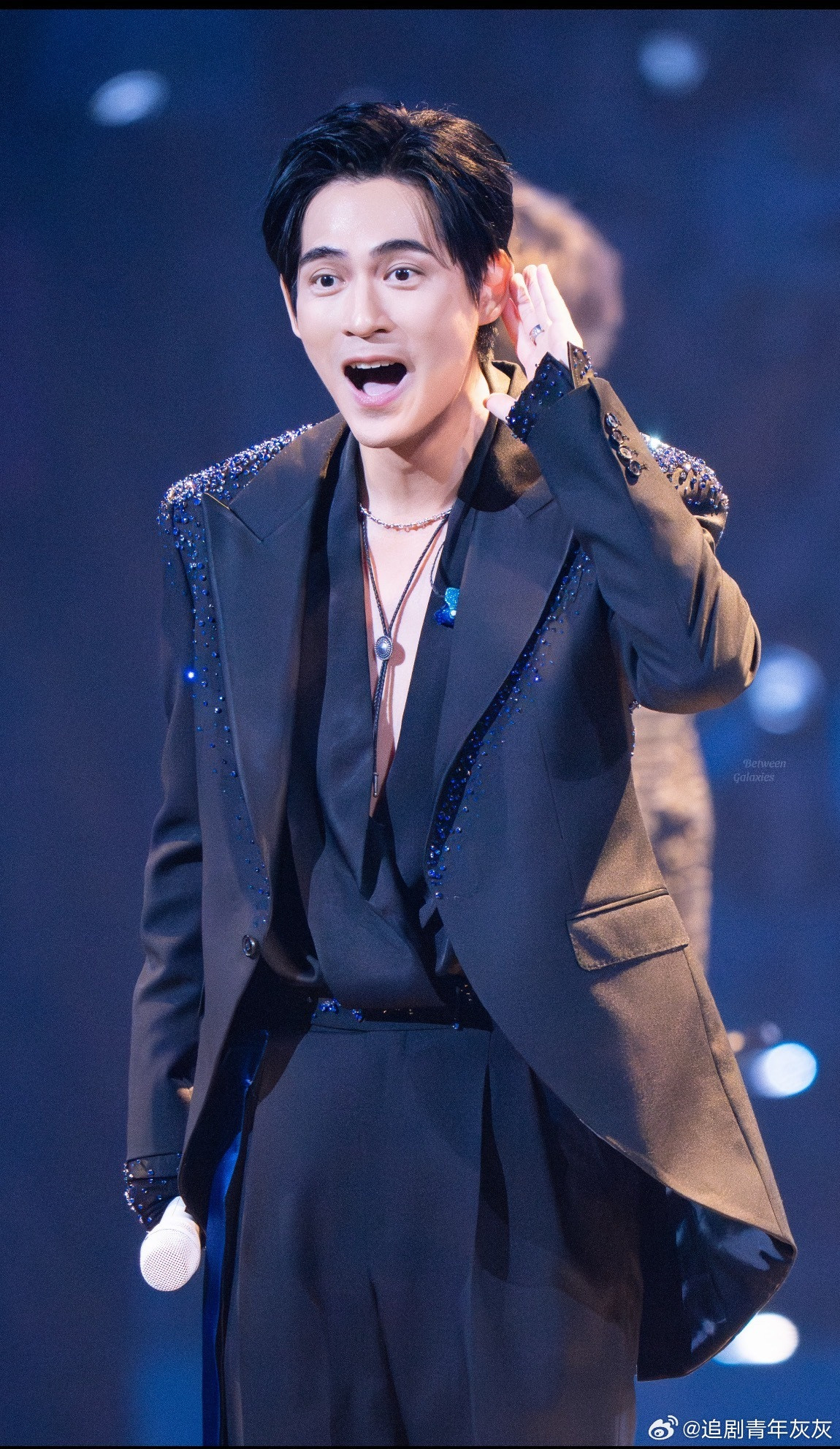 周渝民妻女首次公开F4作为一代人的青春符号，合体本就足以引发集体怀旧，而周渝民妻