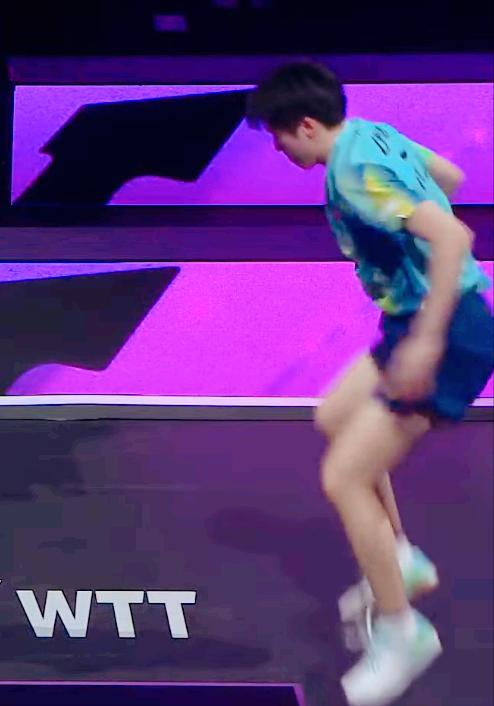 笑死我了！温瑞博一进场地，立马跳了两下，搞得小布不会了！以前都是小布进场的时