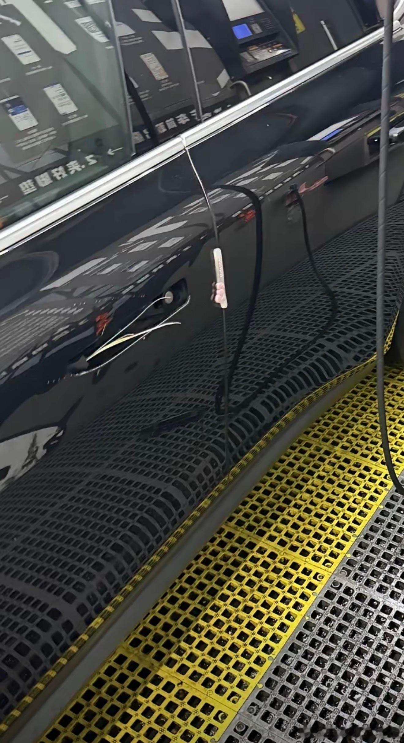 洗车能把门把手冲掉！！别犯懒！一定要开启洗车模式！