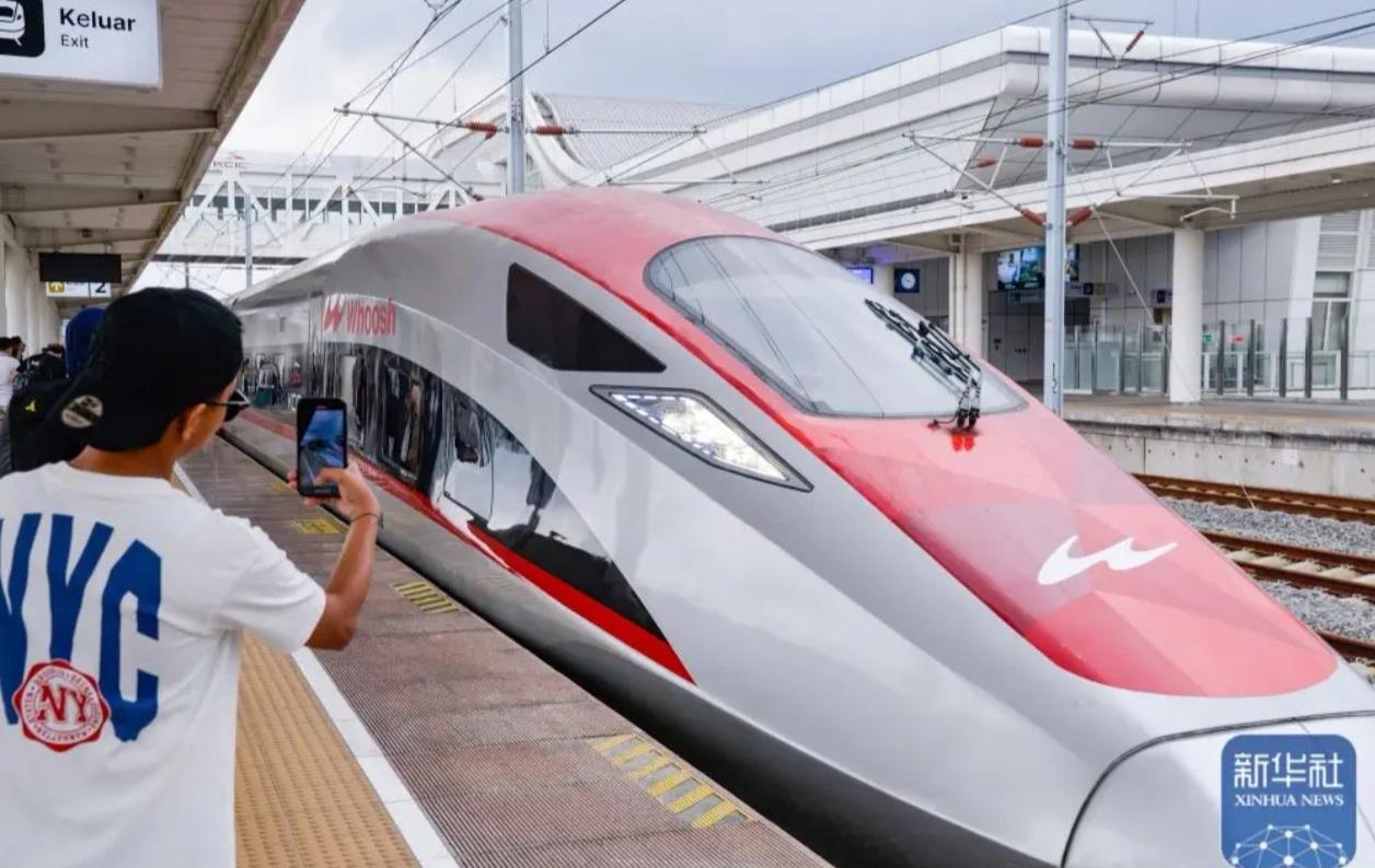 雅万高铁：一张改写东南亚未来的“国家名片”雅万高铁上座率达到惊人的99.64