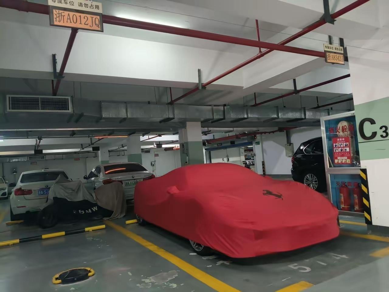 绷不住了，还在拿电池说事儿，这账压根就没算明白。我发现，很多不敢买电车的人，