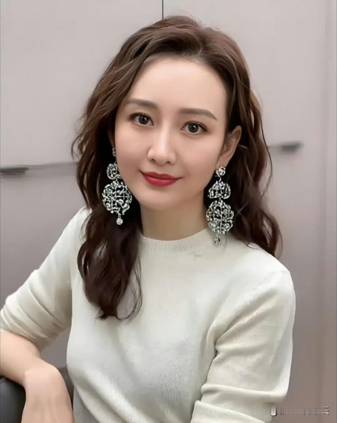 王鸥去父留子上热搜，她承认自己独自养孩子，原来是8月31日王鸥带孩子去早教机构上