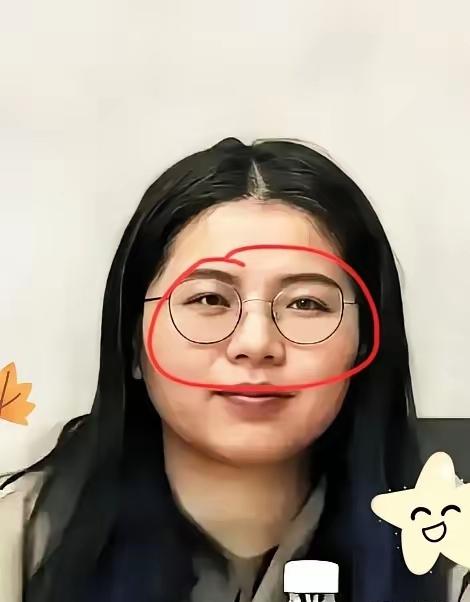 彭女士被单位作出停职处理，职业生涯蒙上污点，个人口碑彻底受损，回到家中也要承受亲