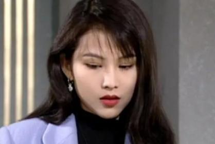 1992年，刘銮雄向宝咏琴提出了离婚，宝咏琴提了三个条件：“第一，给我买一部私人