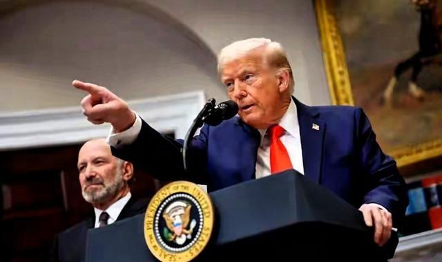 一个德国军事专家，一句话戳破了美国的窘境。他说，现在中美博弈，美国不是不能打，而