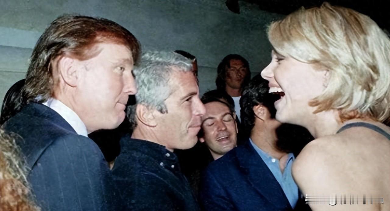 9.5万张黑料待扒！爱泼斯坦遗产照首曝，“洛丽塔快车”权贵名单藏不住导火索