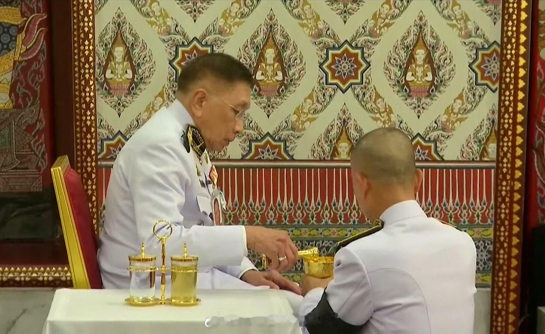 王室王室泰国王室诗丽帕2025年12月13日，诗丽帕出席红唇姐去世50天祭祀，