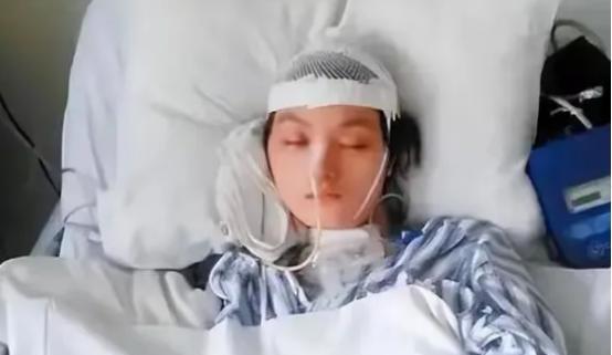 2004年5月，浙江一名28岁女子因车祸成了植物人，父母只留下3000元后就再也