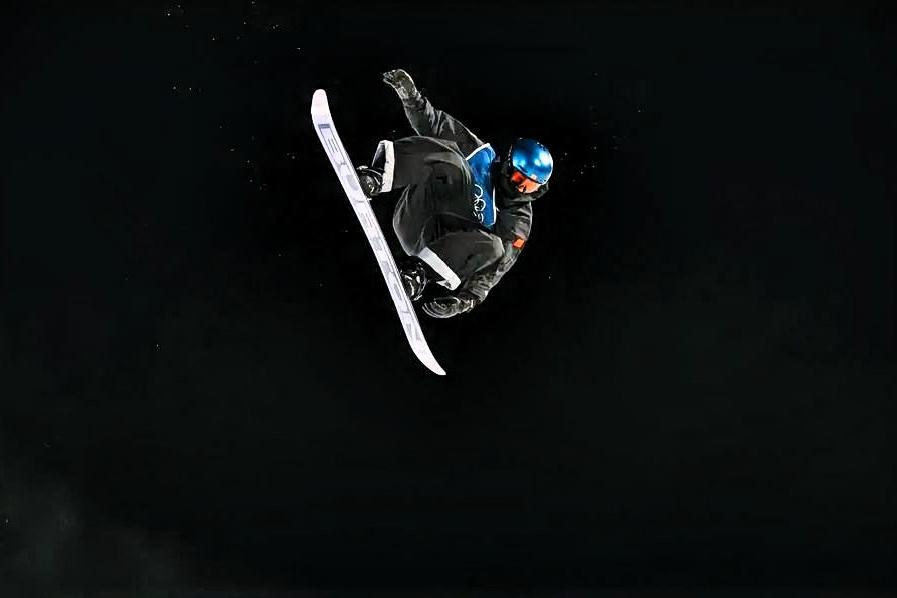 一、预赛惊魂：绝境翻盘的抗压能力2026年2月6日预赛，苏翊鸣首跳失误仅2