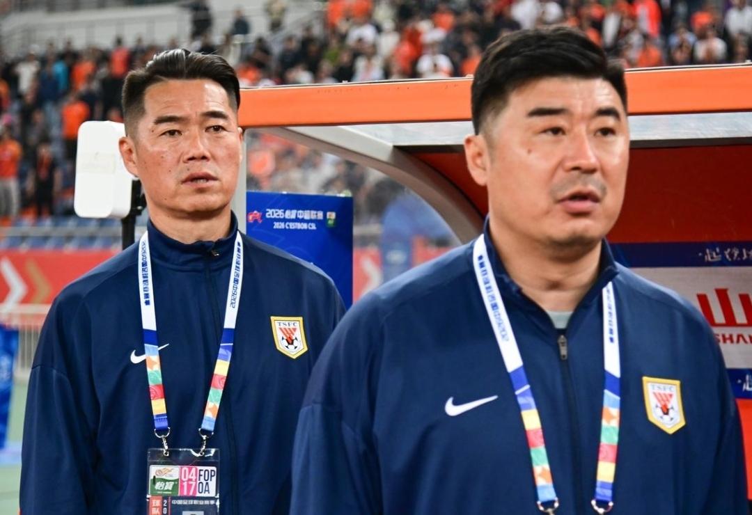 草台班子，酒囊饭袋！闹了半天，韩鹏的定位还不是实际主教练，而仅仅是球队的员工。泰