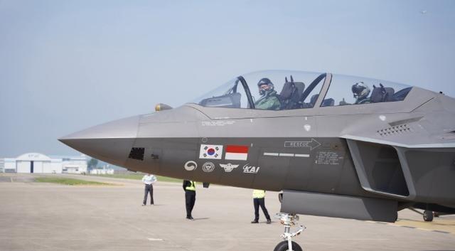 印尼空军买战斗机真是好眼光！先拒了歼-10CE，再签了土耳其“可汗”战斗机，又试