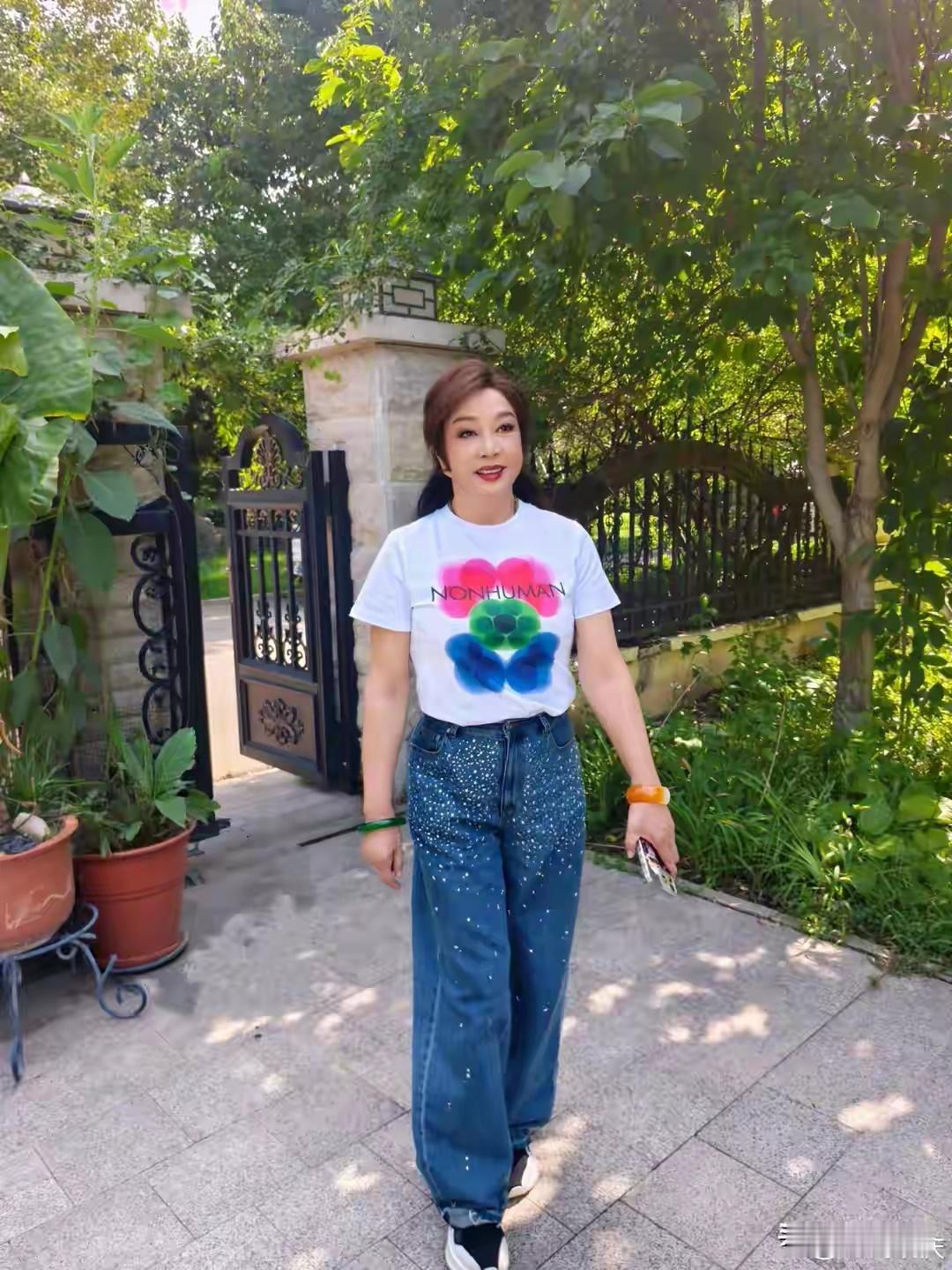 不查不知道，一查吓一跳！在北京坐拥豪宅的刘晓庆，私下到底多壕​​​