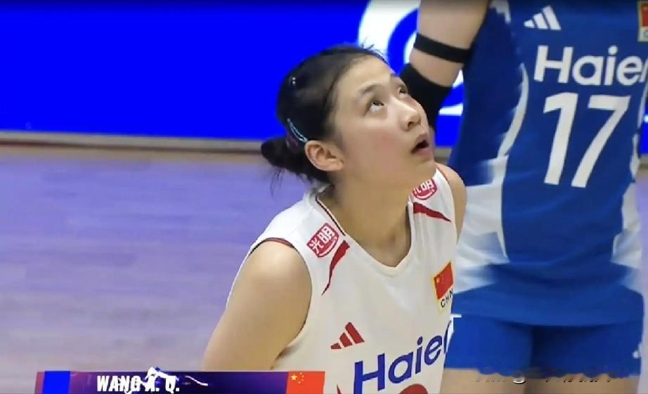 泪目了！王奥芊真的值得，她真的值得中国女排重点培养，本场比赛发挥出色，尤其是第二