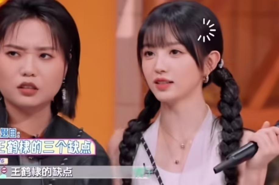 田曦薇吐槽王鹤棣的英语不好，王鹤棣逼着让田曦薇说两句英语，田曦薇：“我想说他英语