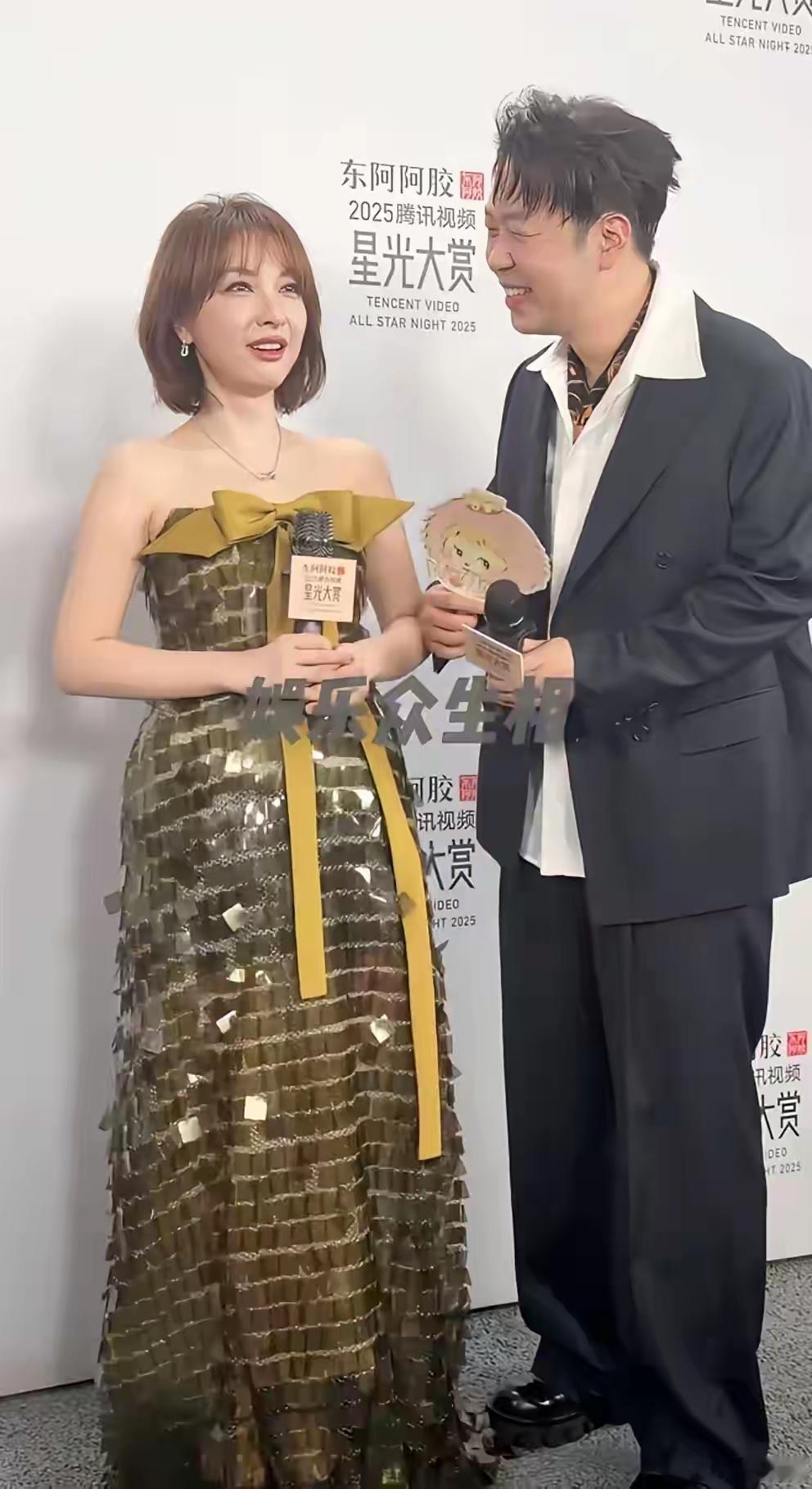 估计今天晚上，沈梦辰又要偷偷抹眼泪了吧？不是因为杜海涛又跟吴昕一起走红毯，而是因