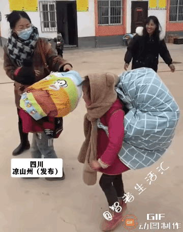 真的看哭了！四川一所幼儿园里，好多小朋友的爸妈都在外打工，没法来接他们放学，这些