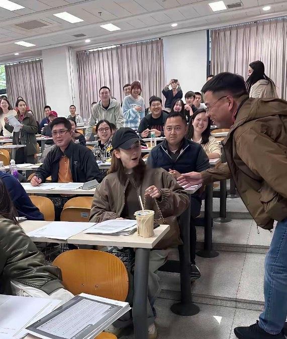 这男的怕是可以吹一辈子牛了吧！