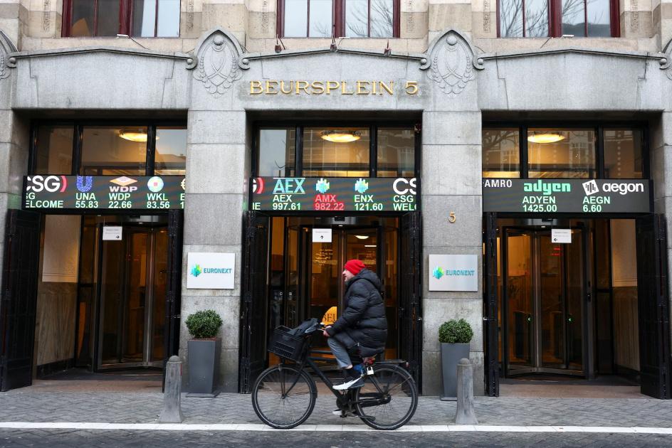 近日荷兰在搞一个挺激进的税改。他们想对股票、加密货币这些资产征税，而且是按每年3