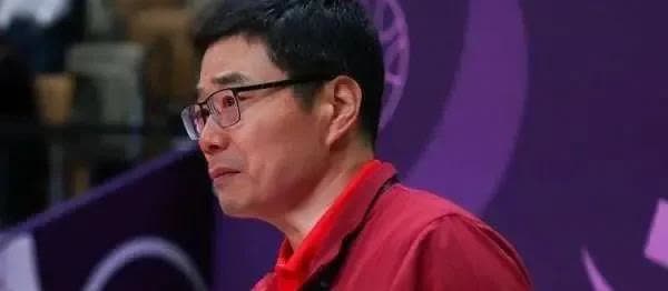 篮协主席郭振明近日接受了《新华社》的专访，他说到：“亚洲杯跟队期间一直被中国男篮
