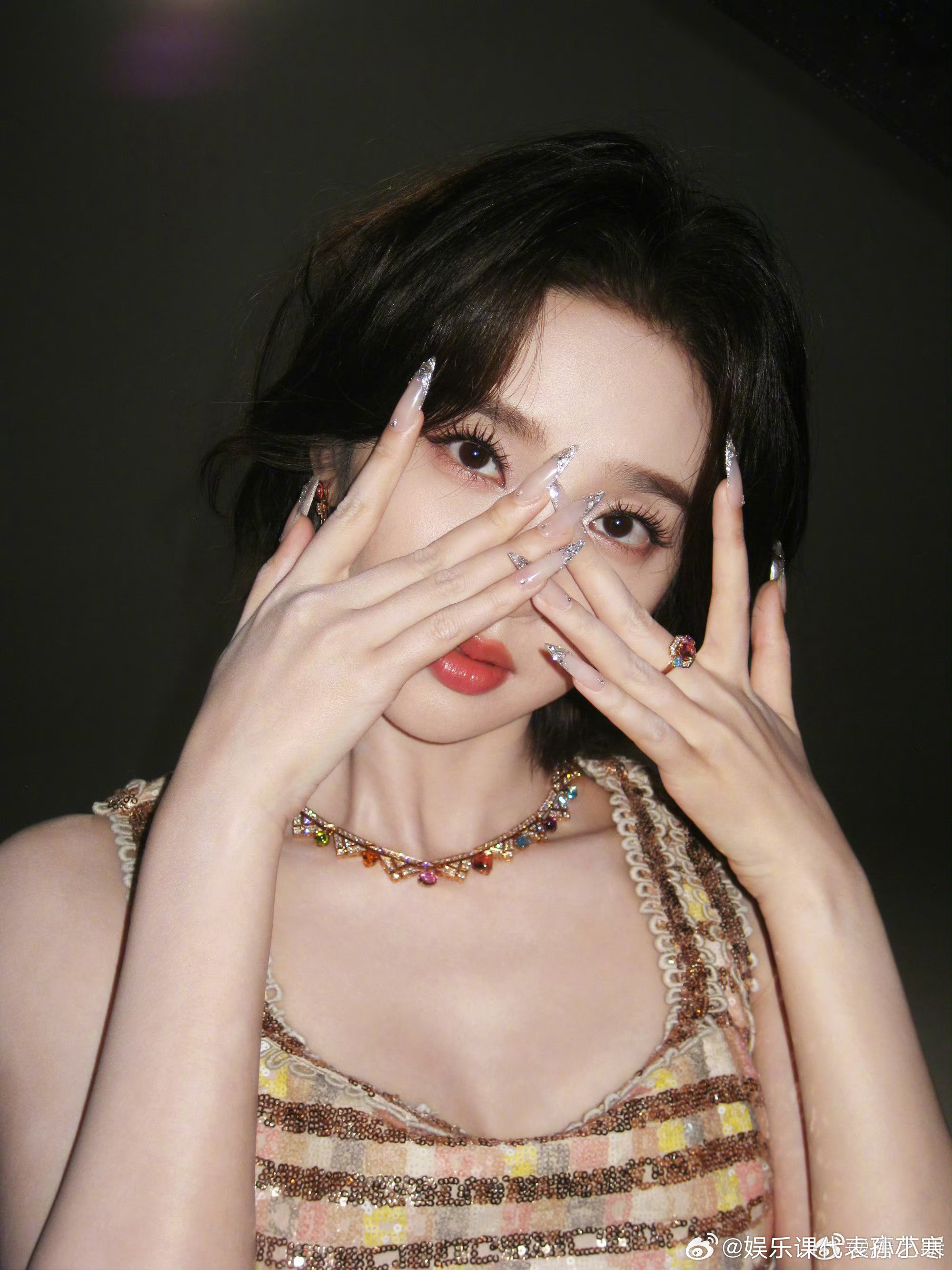 这是我从未见过的唐艺昕完全被唐艺昕这次的新状态惊艳到！和以往温柔甜美的样子截然不