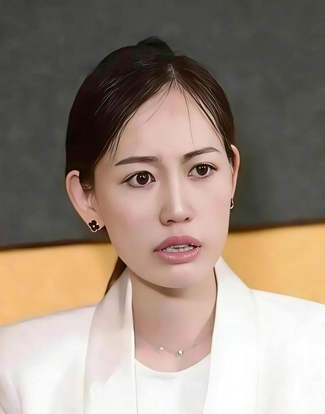 一手好牌打得稀烂！马蓉离婚分走5000万，本可安稳度日，却挥霍无度移居澳洲，