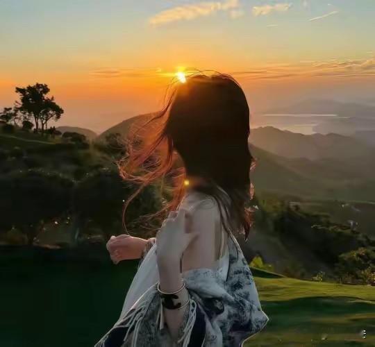 如果有人合起伙来欺负你，你会怎么办？一个通透的声音：那就远离他们，找一