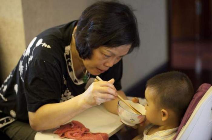 又一位孩子因吃这样的饭患上胃癌, 家长们别再这么做了