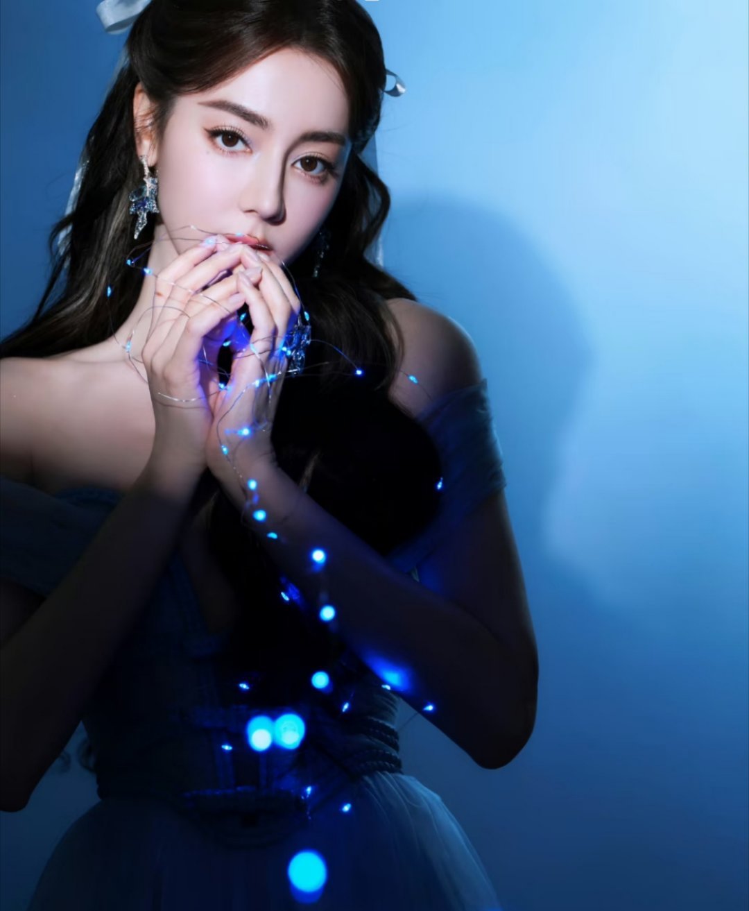 曝黄景瑜与迪丽热巴恋爱时对她很好时隔这么久又翻出他俩早年的传闻，源头只是旁人辗转