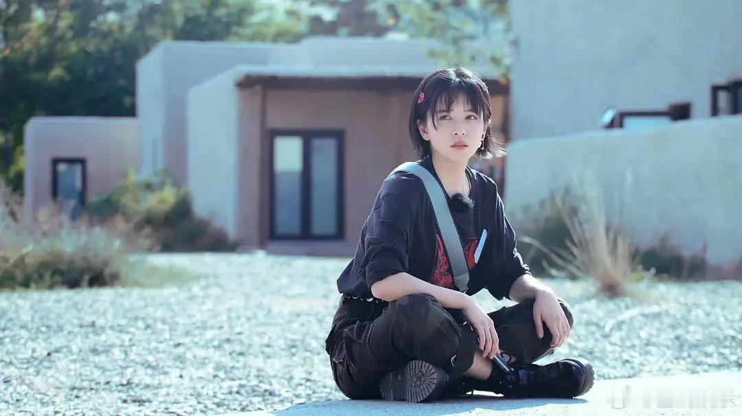 阚清子瘦的时候，放大看五官很美，也有冲击力