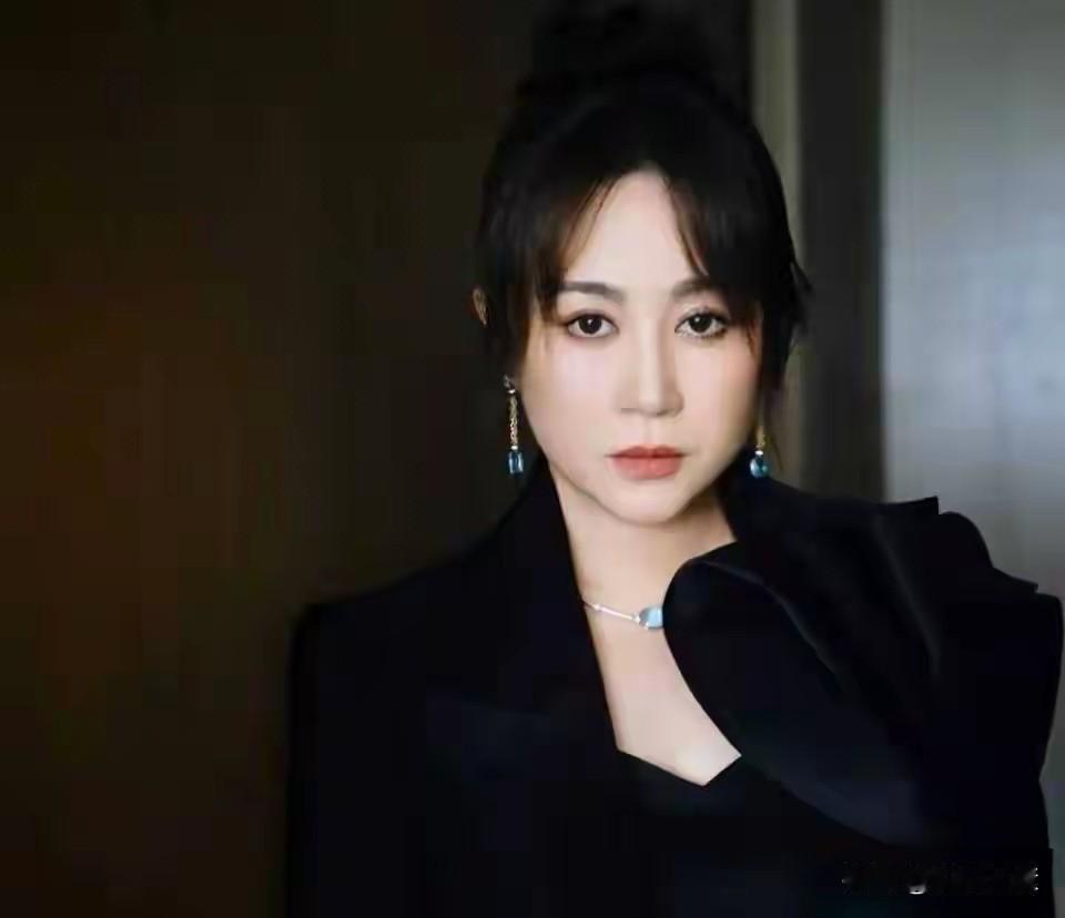 马丽，很漂亮的女明星，一个人想做到德才兼备是很难，但不得不承认，马丽非常有