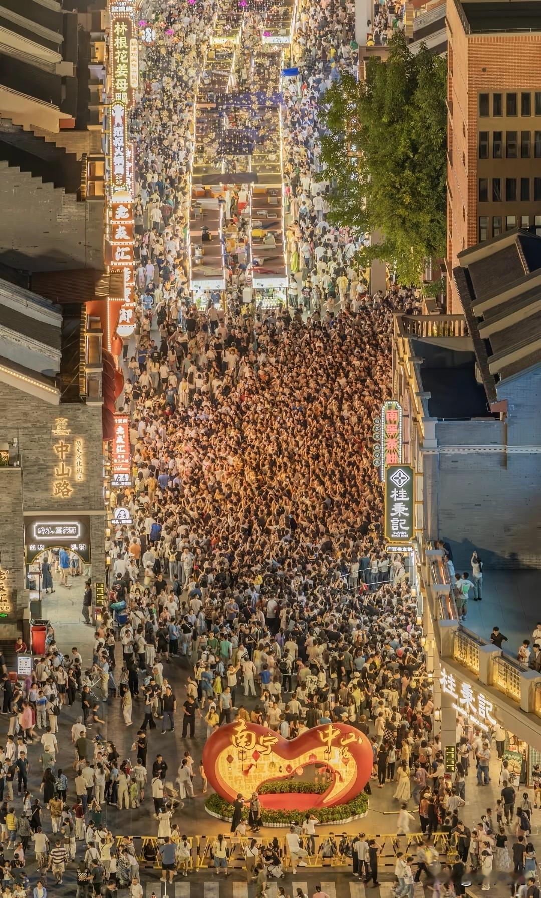 南宁逐渐成为广西热门城市，五一假期这波客流量直接赢麻了！这个五一假期南宁市中心