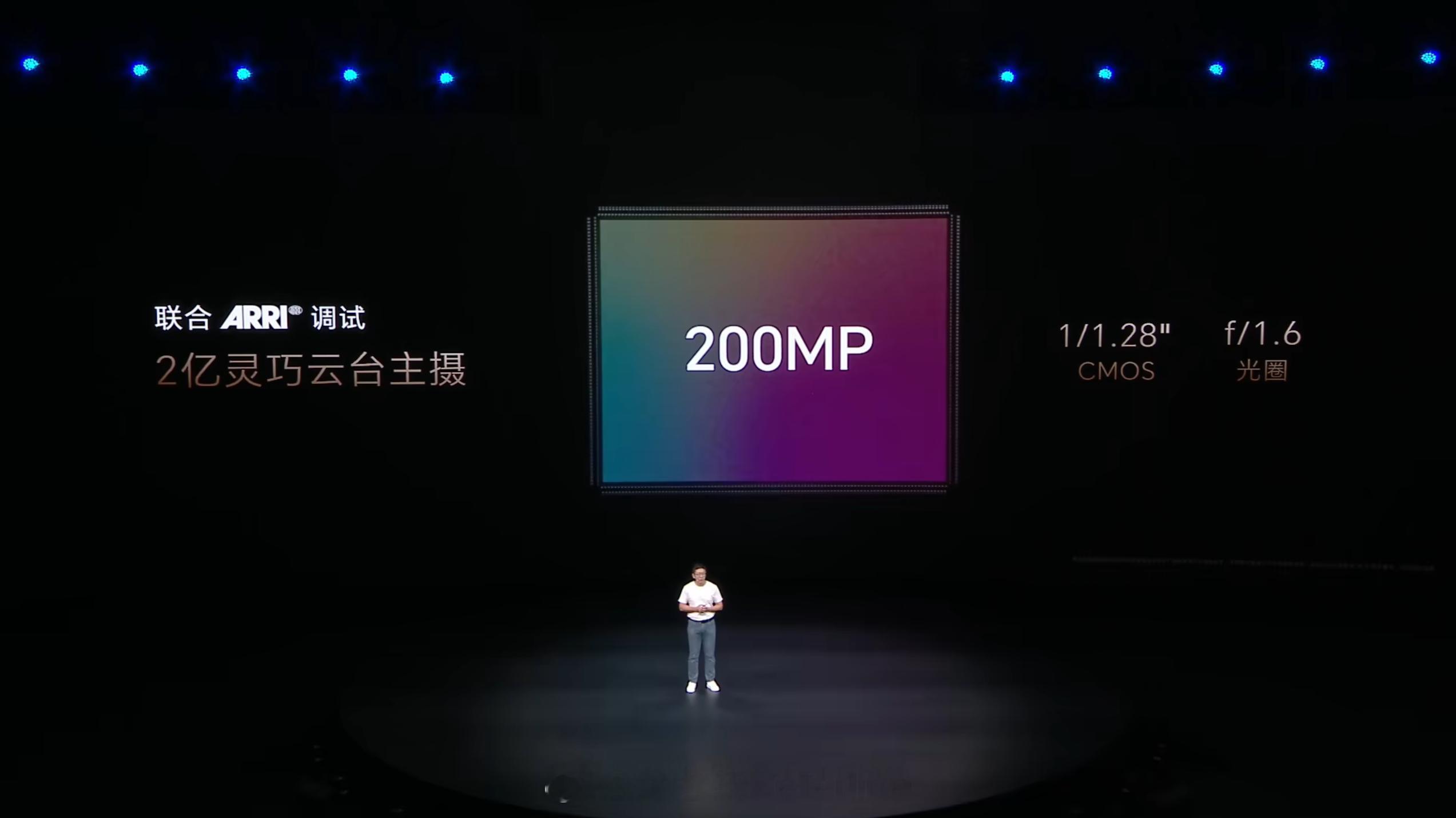 荣耀RobotPhone前置50MP，后置200MP灵巧云台主摄（豪