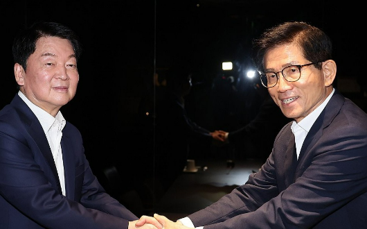 金文洙约安哲秀午餐，党首之争“抢票”大战开启23日，韩国国民力量党党首选举进