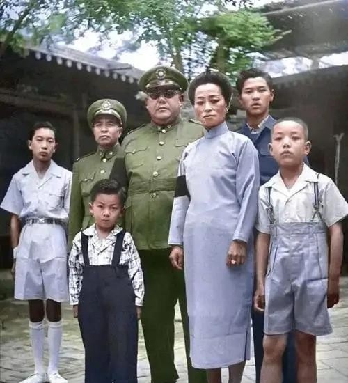 1949年10月，国民党上将马鸿逵飞抵达台北后，在深夜被宪兵赶出了招待所，一家人