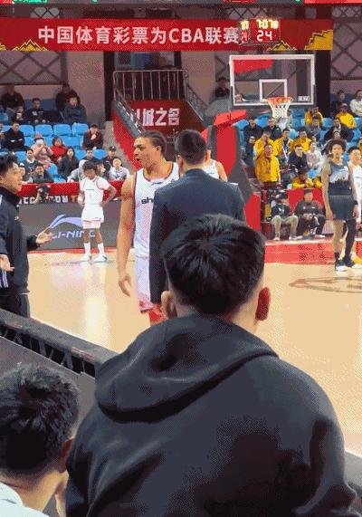 洛夫顿是有多大牌？敢和卢伟教练飙脏话。难道他是想着自己参加过两次全明星赛，就以为