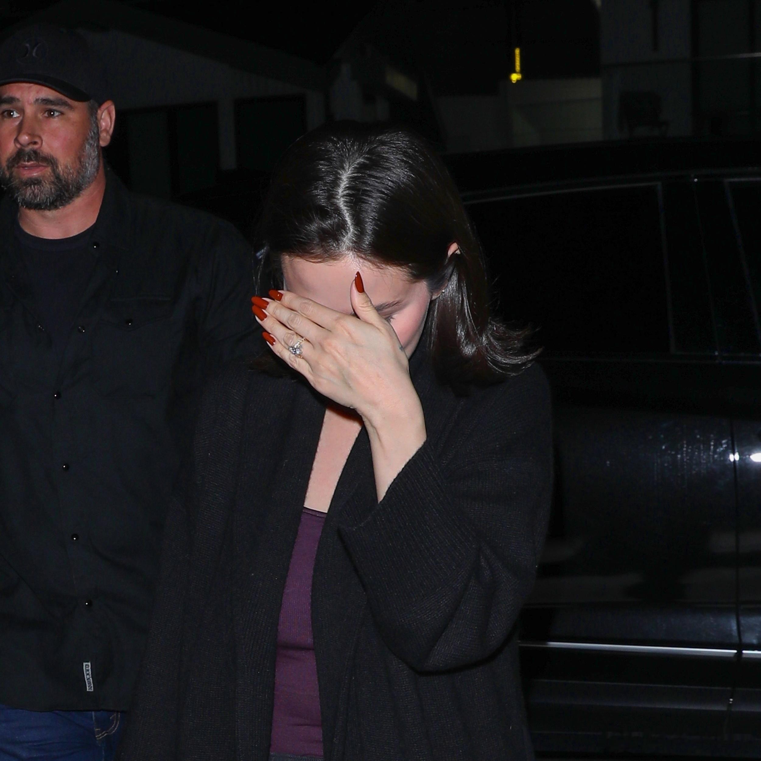 赛琳娜戈麦斯在圣莫尼卡外出，前往意大利餐厅GiorgioBald就餐