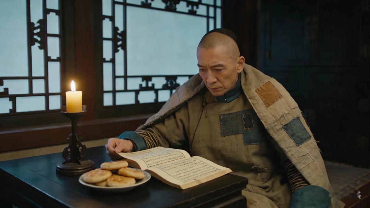 道光皇帝有位心腹兼知己叫穆彰阿，满洲镶蓝旗人。君臣两人天天凑在一起研究怎样省