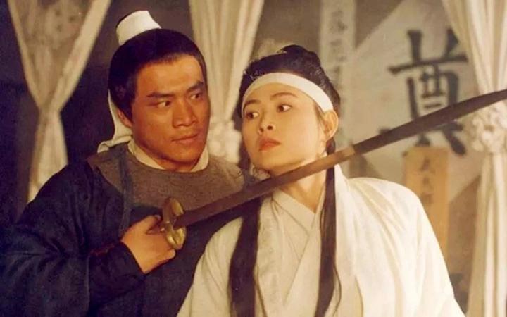 2026年1月末，在直播里公开反驳法学教授罗翔对《水浒传》“武松杀嫂案”的解读，