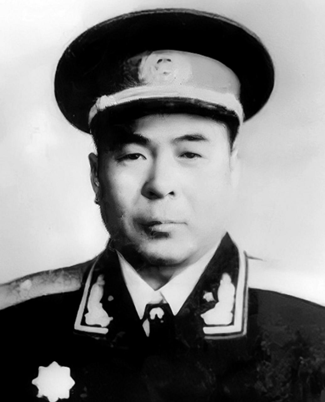 1935年，16岁的少年背着半旧的粗布行囊，加入了国民党军营，当时心里只有一个念