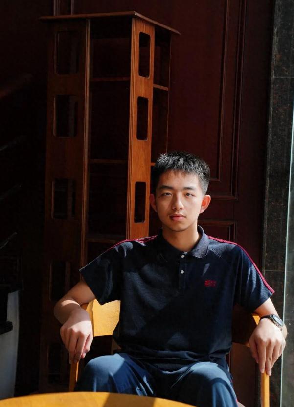 “这孩子火了！”2026年浙江高考成绩放榜后，一则学霸喜讯火速刷屏全网，让无数网
