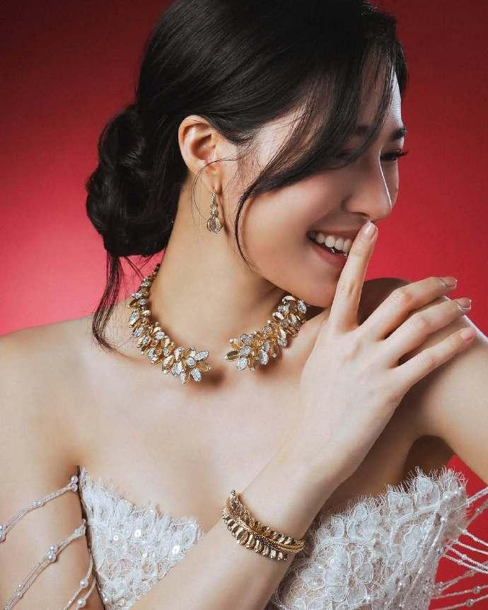NetizensChoiceMagazine《网民之选杂志》“全球在世最美女
