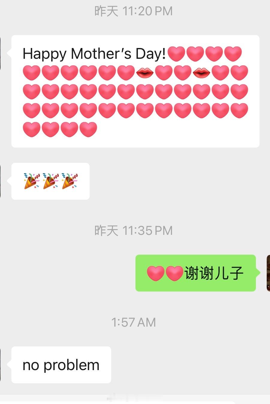 今日俩娃老师发给我说好可爱，而我只注意到妹妹貌似比后面的男生还黑哥哥发来的“贺