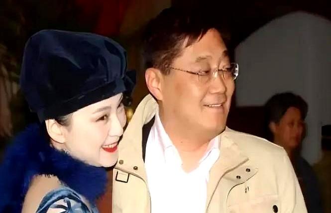 放着快钱不赚，这人是不是有点“傻”？娱乐圈第一经纪人王京花，2005年从华谊