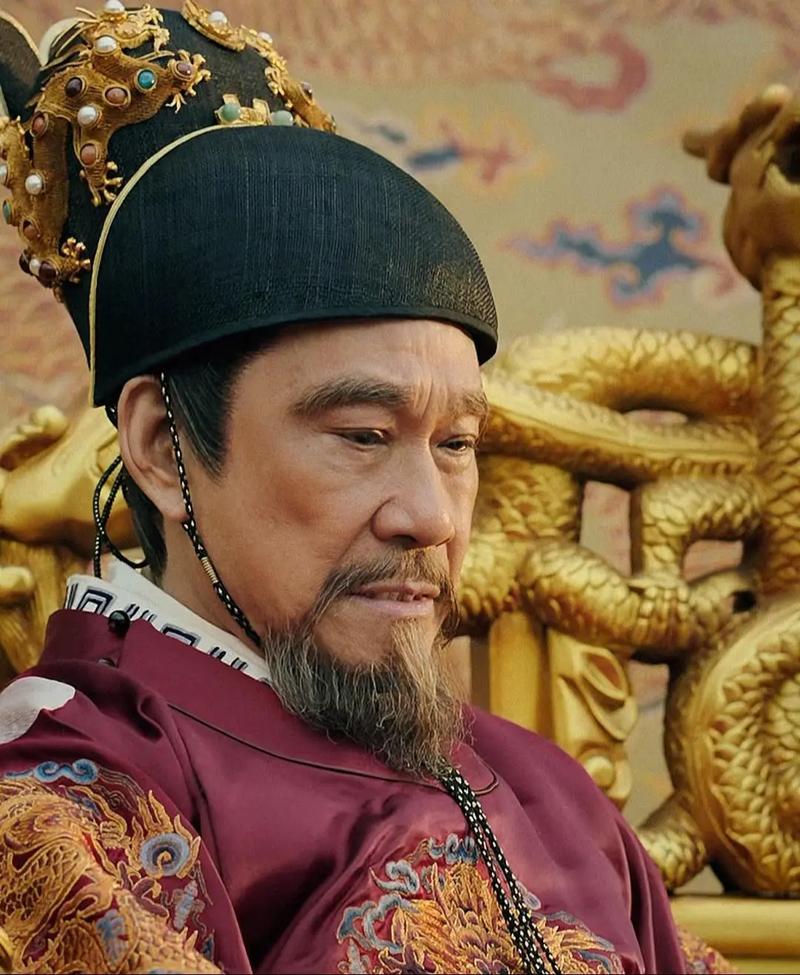 1402年，朱棣靖难成功，小舅子徐辉祖宁死不降，朱棣杀气腾腾地说：“你们徐家两头下注，真当我不敢杀你