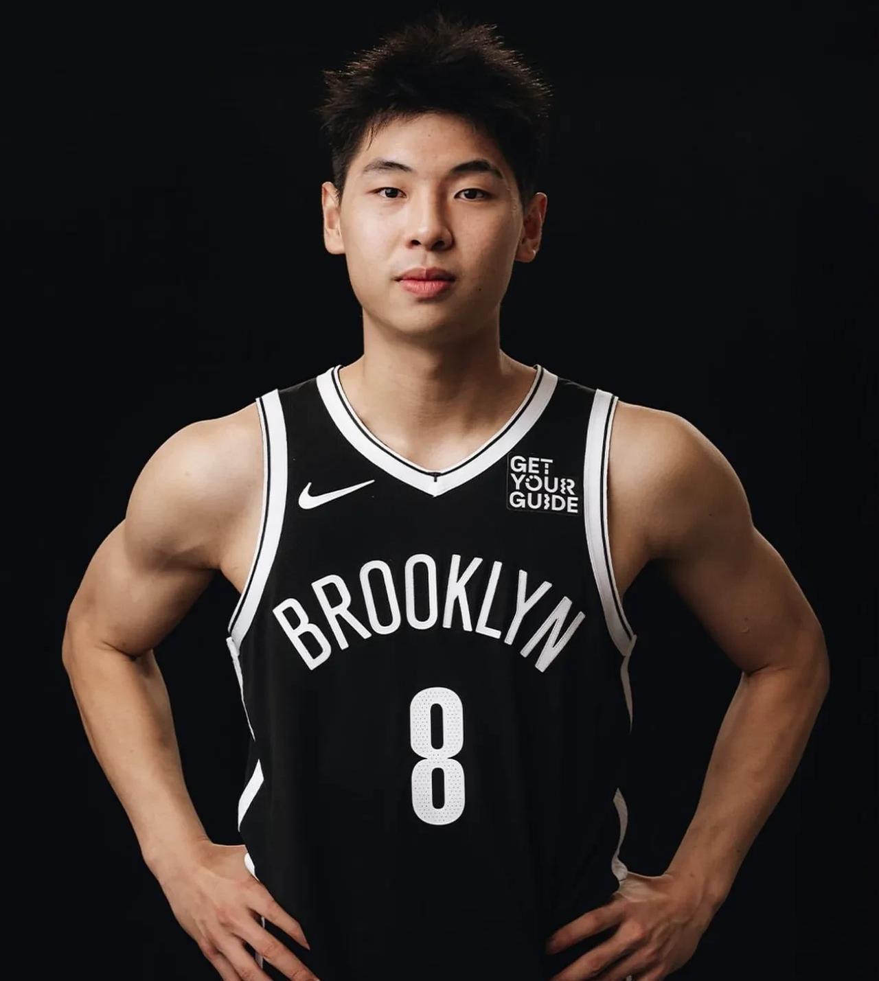 回来了！回来了！崔永熙回来了!崔永熙回CBA了，听说转会费五六千万，崔永熙在NB