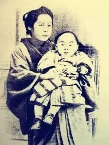 1918年5月，上海广慈医院，一个34岁的和尚死在了病床上。床边没什么遗