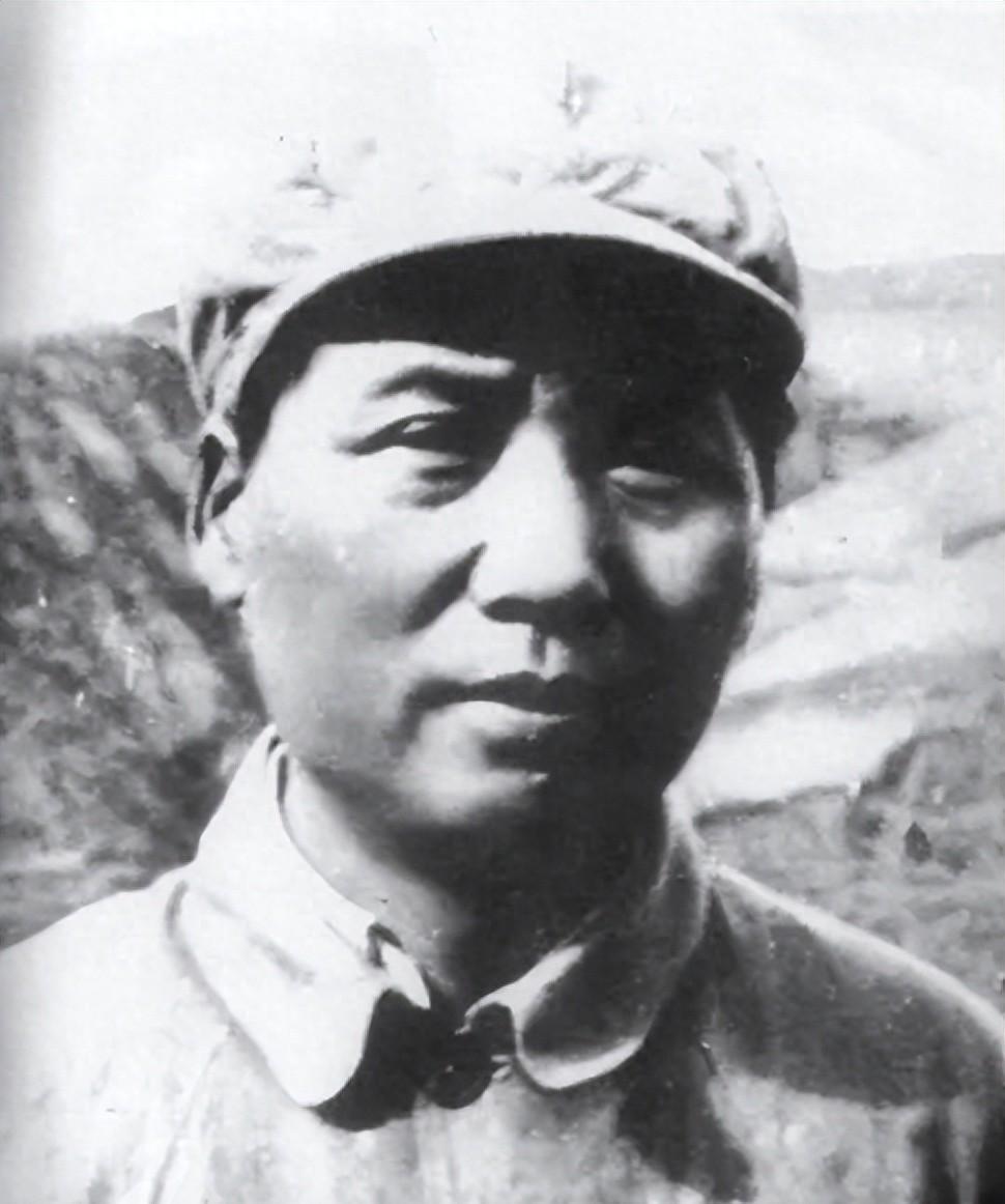 他红军时就是军长，授衔却差点成大校，毛主席：最起码也该是少将“老贺这衔级怕是