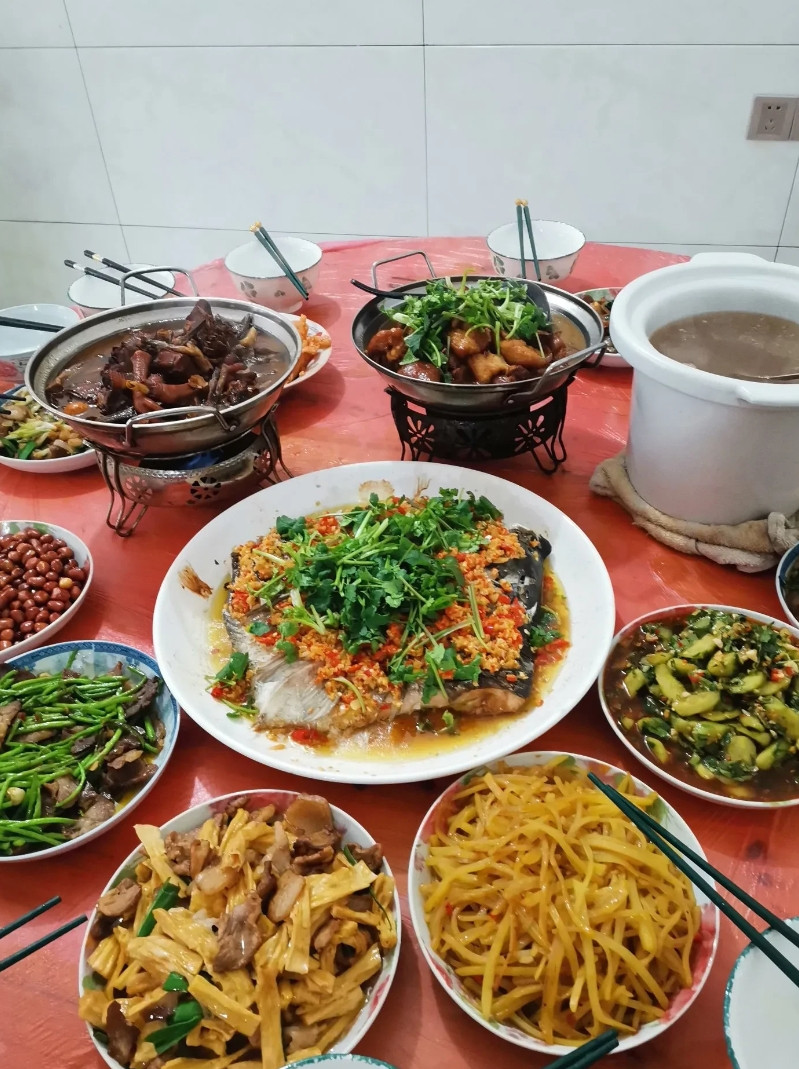 我决定以后不再对亲戚朋友发表任何建议今年暑假回老家，老家一群亲戚朋友聚在一块